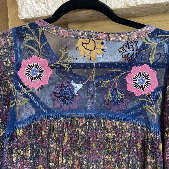 Anthroplogie Embroidery Detail NEW condition Top - Picture 5 of 7